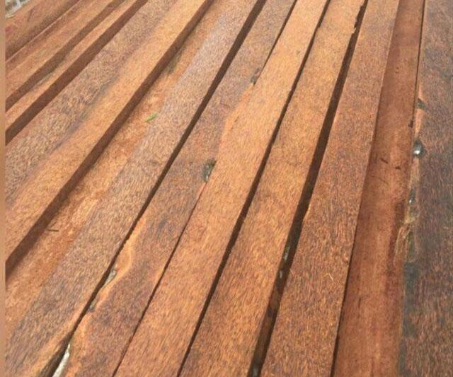 Kayu Kelapa vs Kayu Karet untuk Furnitur Industria